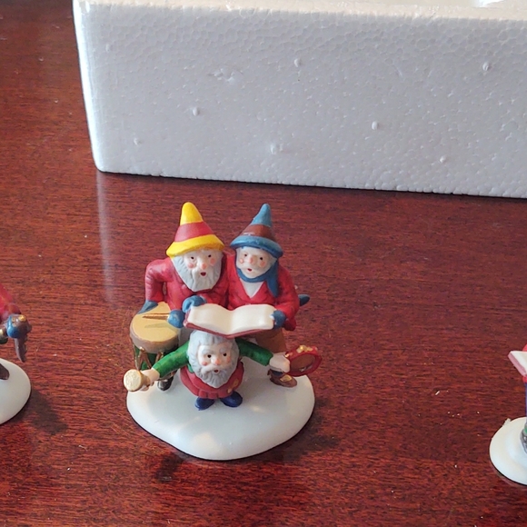 Department 56 Heritage Village Collection Sing A Song For Santa 56316 Christmas - Picture 8 of 10